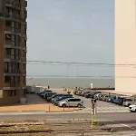 Between Waves * Ostende