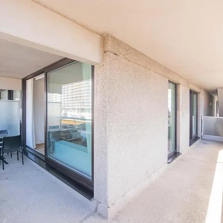 Apartment Between Waves *