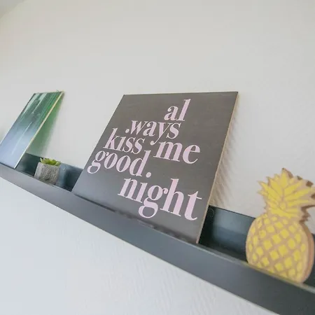 Between Waves * Oostende