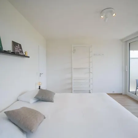 Between Waves Oostende