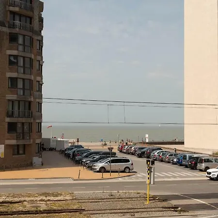 Between Waves * Ostend