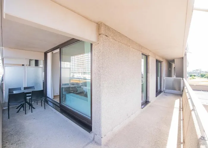 Apartment Between Waves *