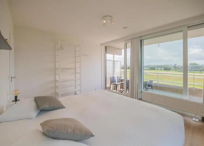 Between Waves Ostende