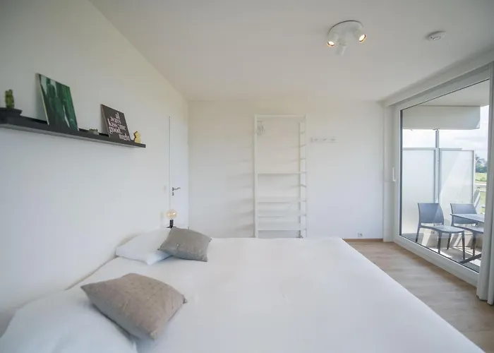 Between Waves Oostende