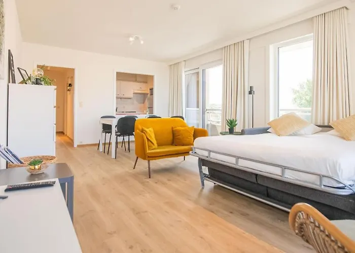 Apartment Between Waves