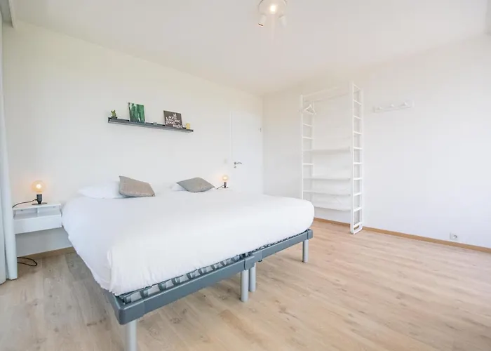 Apartment Between Waves