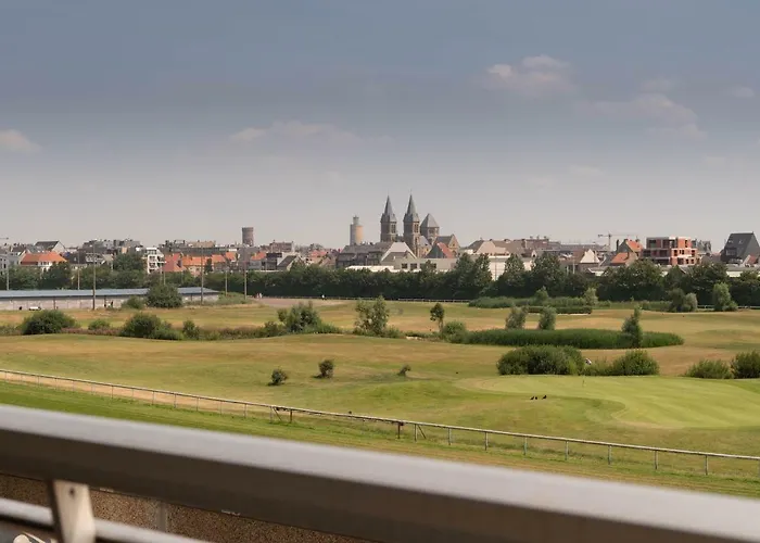 Between Waves * Ostende