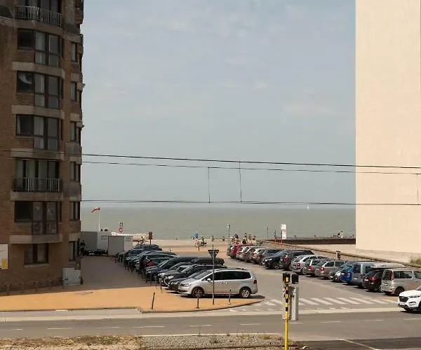 Between Waves * Ostende